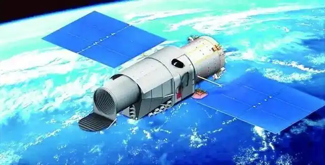 Углеродное волокно на солнечных батареях космической станции